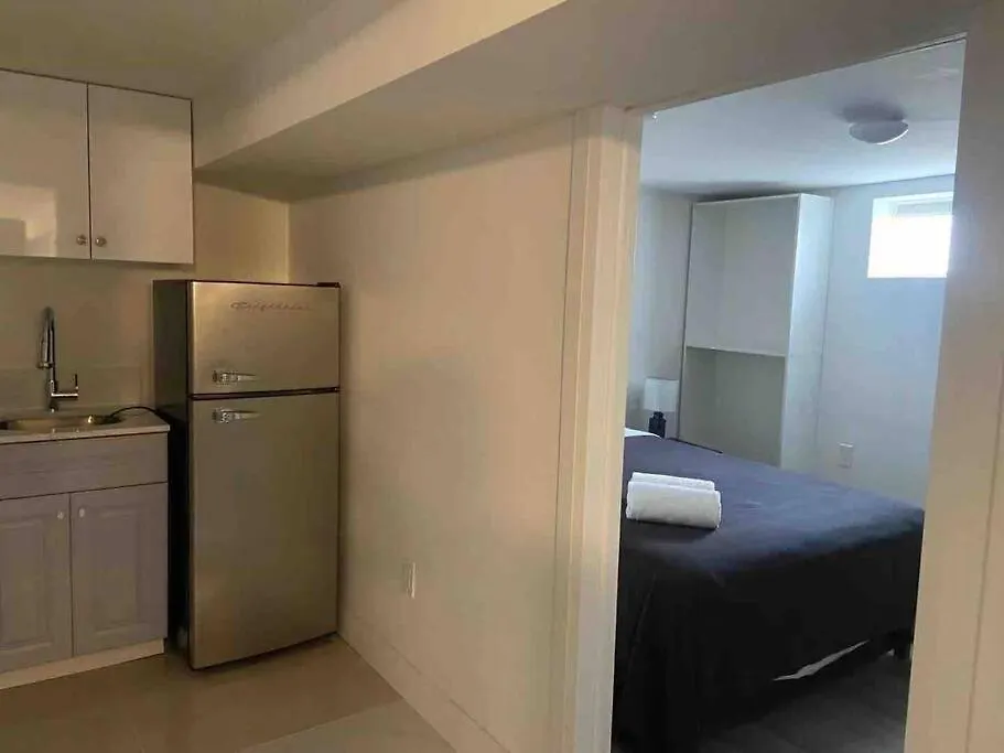 Holiday home Modern House Newly Furnished 3 Mins Drive To Fall Niagara Falls Canada