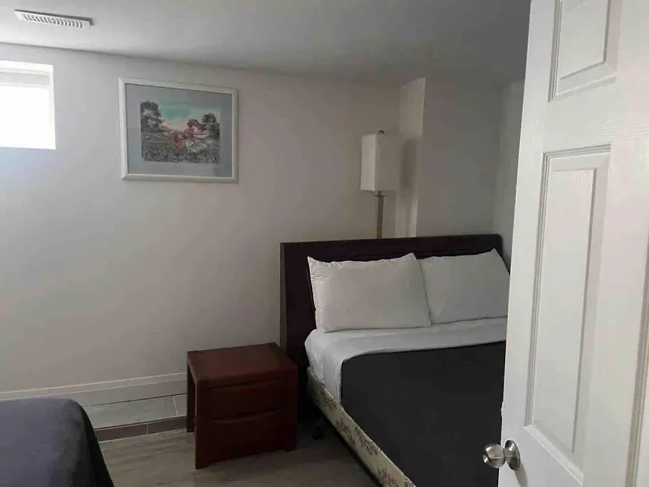Modern House Newly Furnished 3 Mins Drive To Fall Niagarawatervallen 0*,  Canada