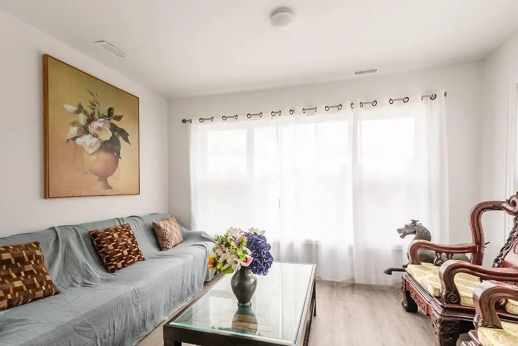 Modern House Newly Furnished 3 Mins Drive To Fall Niagara Falls Canada