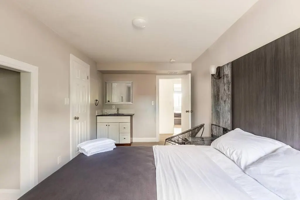 Modern House Newly Furnished 3 Mins Drive To Fall Niagara Falls 0*,  Canada