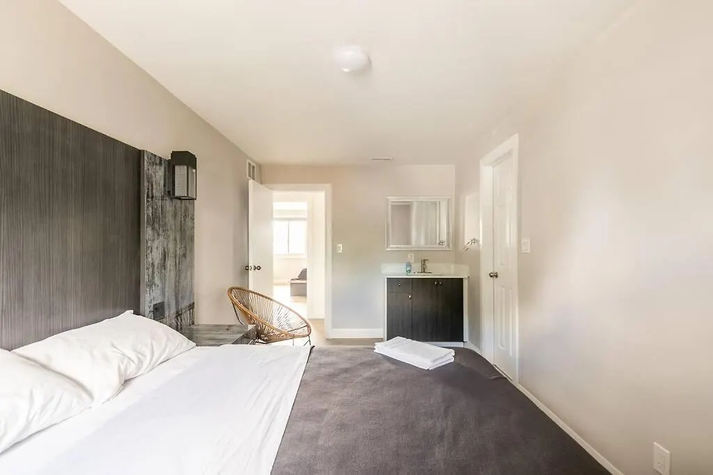 Modern House Newly Furnished 3 Mins Drive To Fall Niagarawatervallen Vakantiehuis