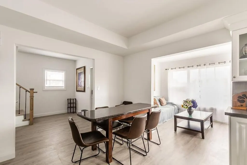 Vakantiehuis Modern House Newly Furnished 3 Mins Drive To Fall Niagarawatervallen