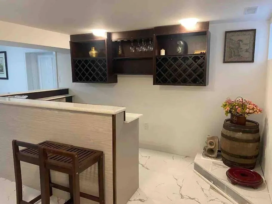Modern House Newly Furnished 3 Mins Drive To Fall Niagarawatervallen 0*,  Canada