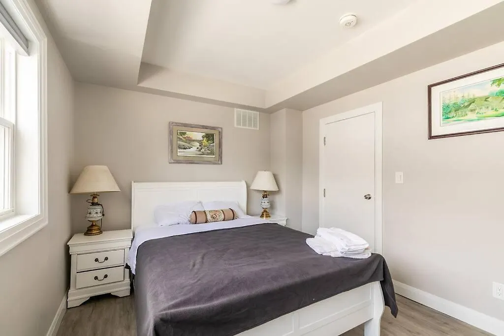 Modern House Newly Furnished 3 Mins Drive To Fall Niagara Falls Holiday home