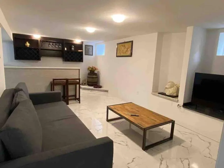 Vakantiehuis Modern House Newly Furnished 3 Mins Drive To Fall Niagarawatervallen Canada