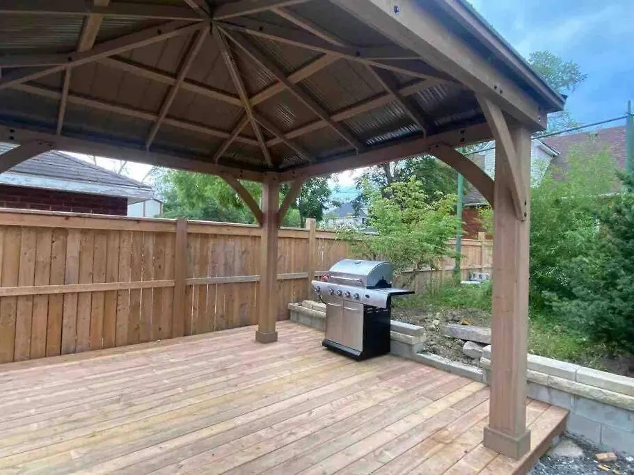 Modern House Newly Furnished 3 Mins Drive To Fall Niagara Falls Holiday home